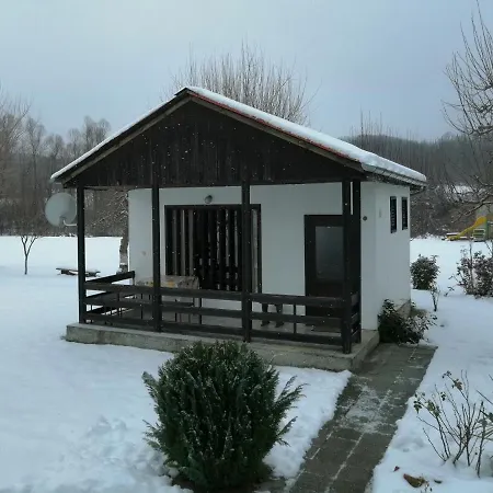 Tatil parkı Lucky Bungalows Elena