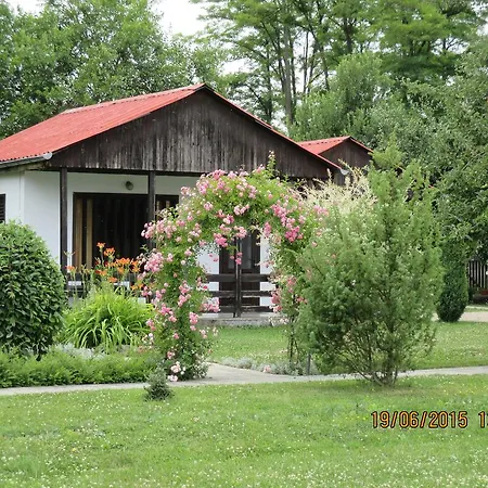 Tatil parkı Lucky Bungalows Elena