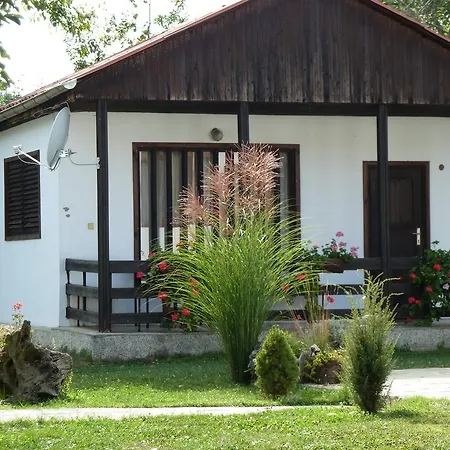Tatil parkı Lucky Bungalows